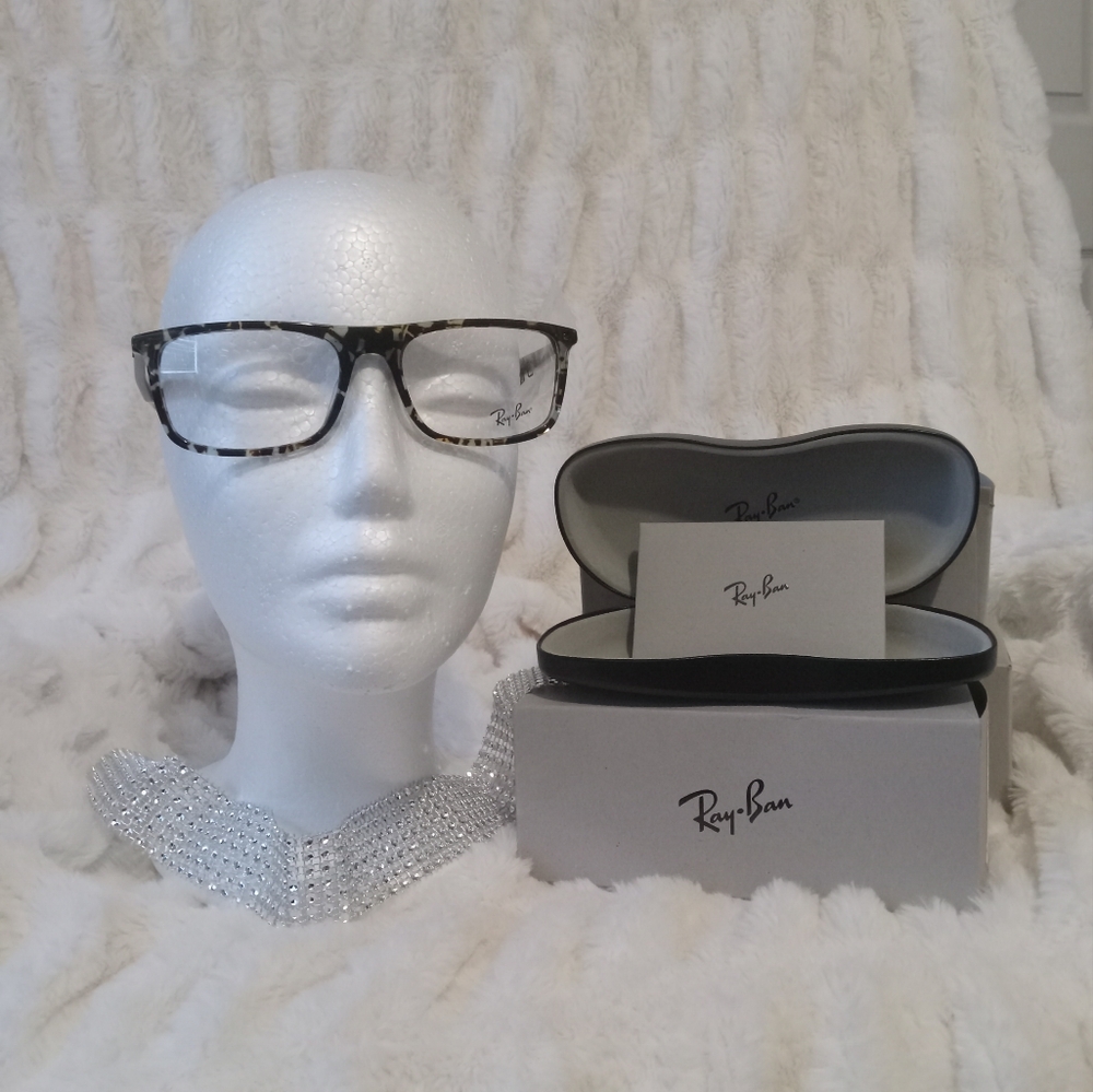 Ray-Ban Black and Gray
